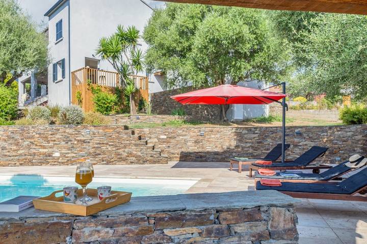 Maison de vacances pour 8 personnes, avec terrasse ainsi que jardin et piscine à Furiani