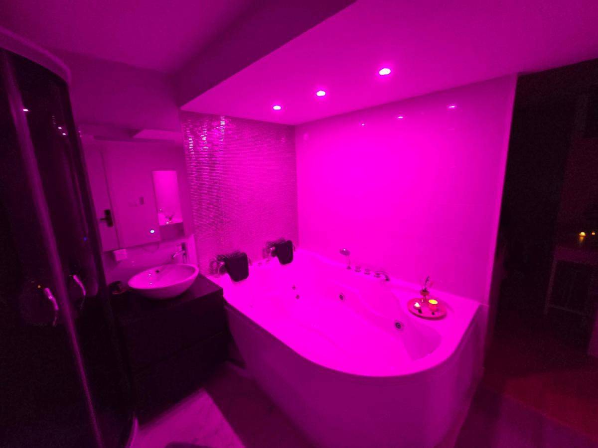 Apartamento inteiro, Spa & Jacuzzi Dupla Privada Escapadinha Romântica Abrantes in Abrantes e Alferrarede, Rio Tejo