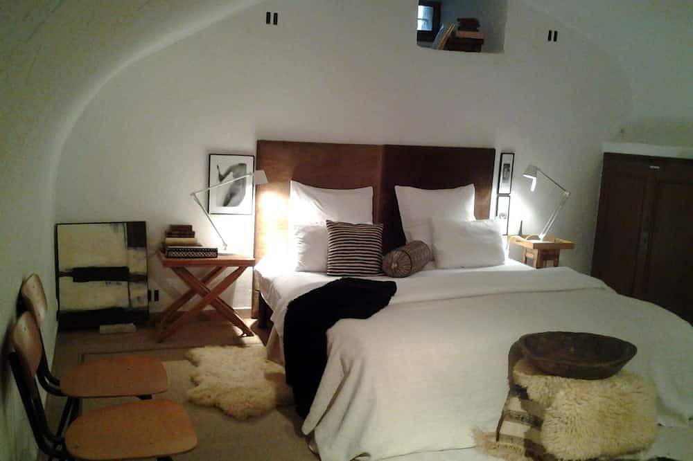Charmant cottage provençal climatisé dans le centre du village avec jardin privé in Lourmarin, Parc naturel régional du Luberon