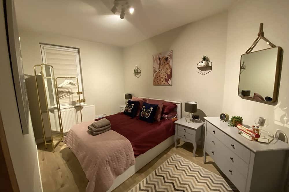 Entire apartment, Lovely 3 bed, garden Jacuzzi, driveway, free Wifi, close Airport and centre in Edinburgh, Edinburgh and Lothian