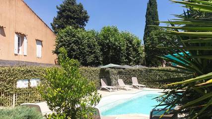 Hôtel pour 2 personnes, avec piscine et jardin à Le Beausset