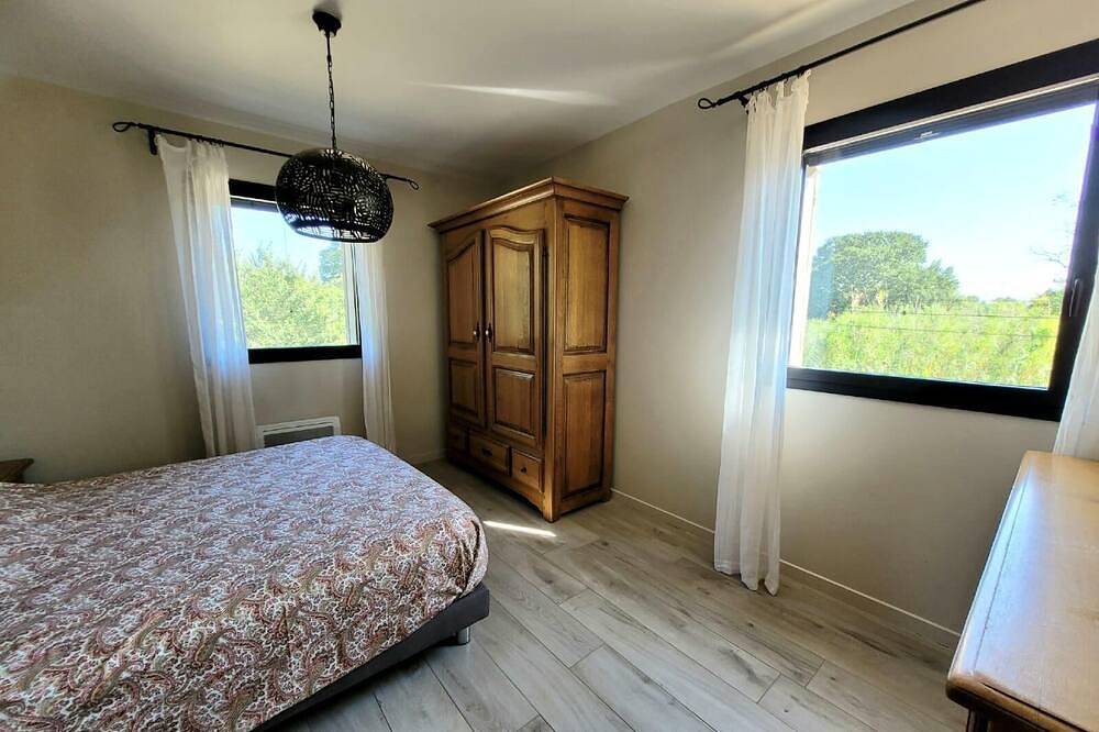 Beautiful Country House For 16 to 18 People 6 bedrooms and 3 bathrooms in Grans, Aix-en-Provence region