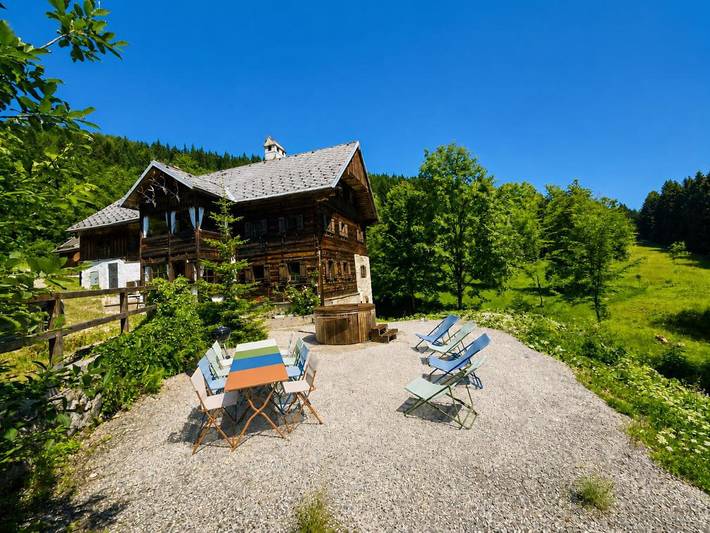 Ferienhaus für 8 Personen, mit Balkon und Whirlpool sowie Terrasse und Garten