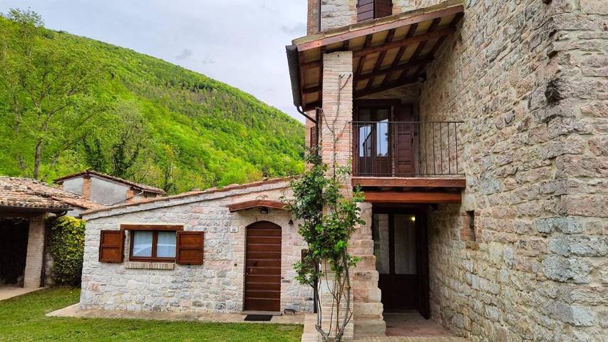 Casale per 10 persone, con Balcone e Terrazza nonché Giardino e Panorama nelle Marche