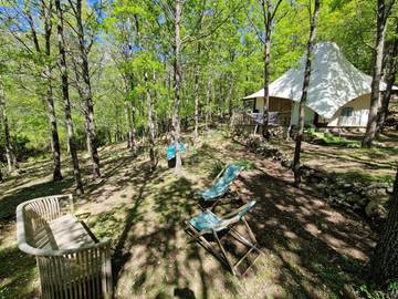 Tente pour 5 personnes, avec jardin et bassin pour enfant ainsi que vue et piscine, animaux acceptés en Corse
