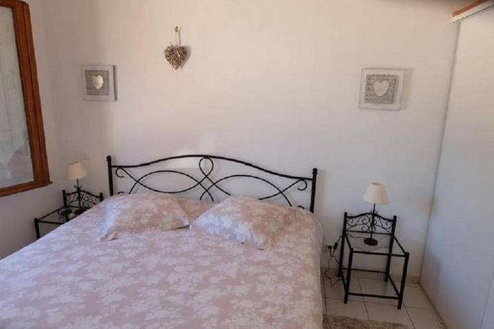 Location de vacances pour 5 personnes, avec jardin ainsi que piscine et vue à Coulx - 4