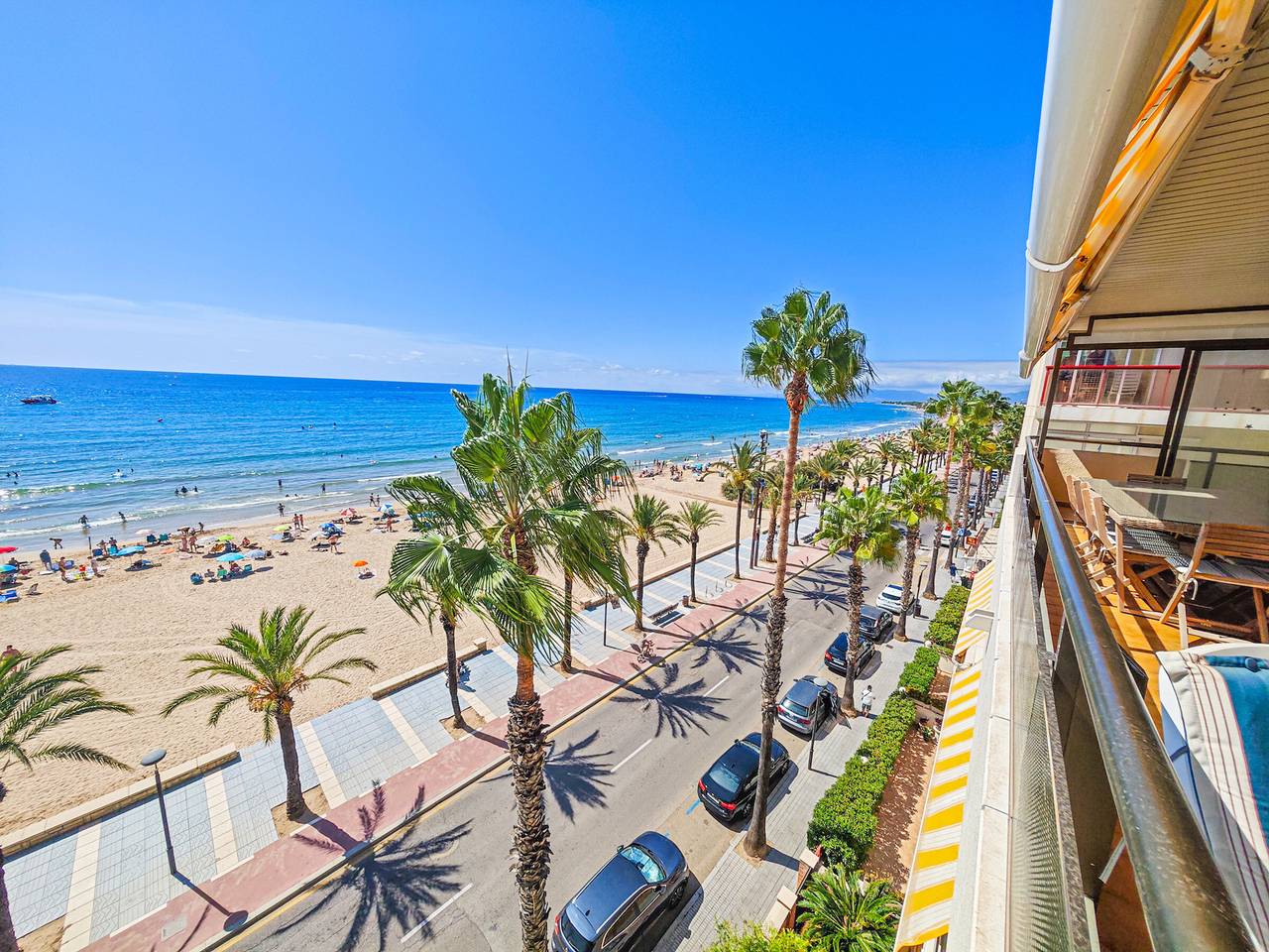 Appartamento intero, Spacious apartment in Salou with parking, sea view terrace in Platja de Ponent (Salou), Salou