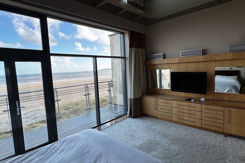Exceptional luxury 5-Bed, 3-bathroom  Beachfront Townhouse - Swansea Marina in Swansea, Région de Swansea