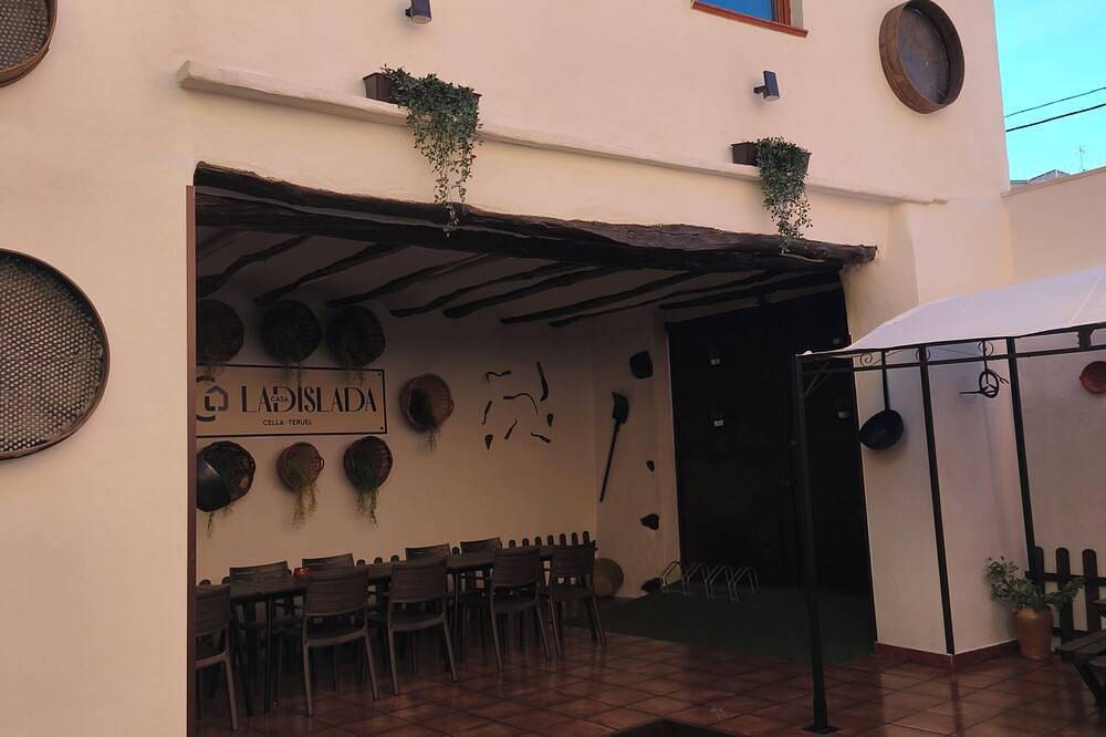 Casa rural con sala de juegos, barbacoa y encanto, ideal familias/grupos. Teruel in Cella, Provincia de Teruel