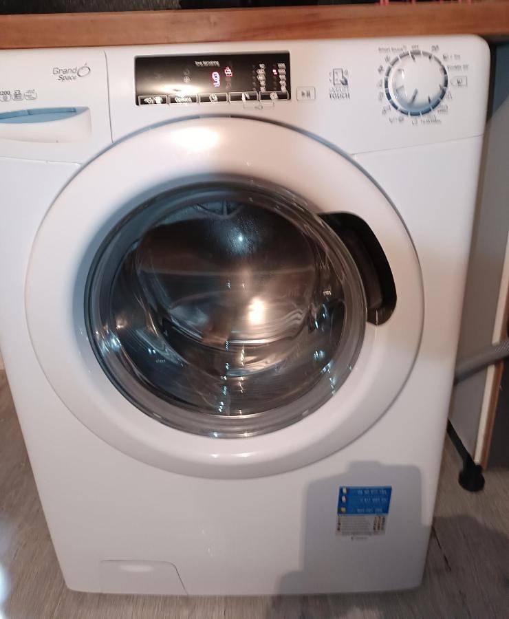 Appartement entier, Appartement calme, emplacement stratégique, proche de toutes commodités, de l'autoroute, valenciennes, lille, Belgique, wifi, Netflix, parking Gratuits, lave linge, sèche linge in Raismes, Région de Valenciennes