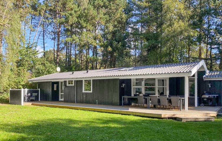Ferieudlejning for 10 personer, med Terrasse og Jacuzzi såvel som Have og Pool i Klint