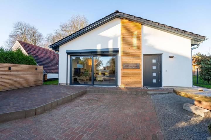 Ferienhaus für 6 Personen, mit Garten in Altefähr