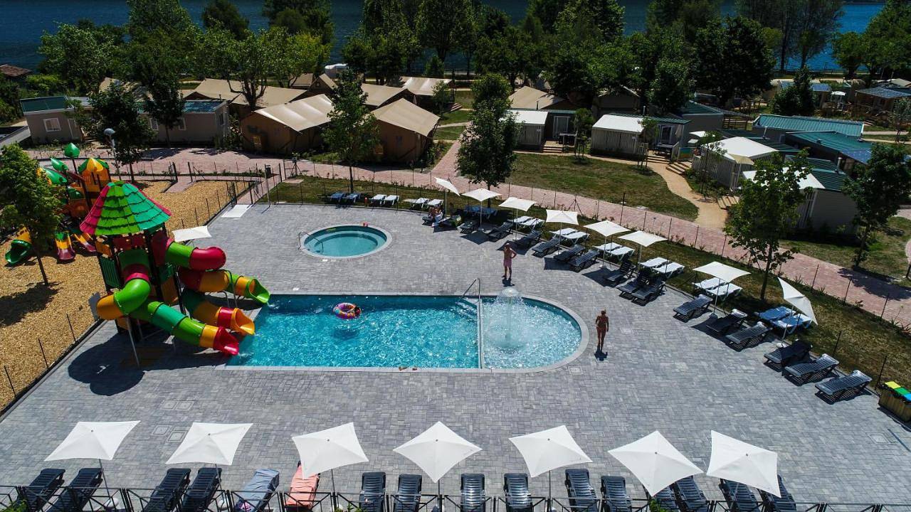 Lago Idro Glamping Boutique in Anfo, Garda Bergen