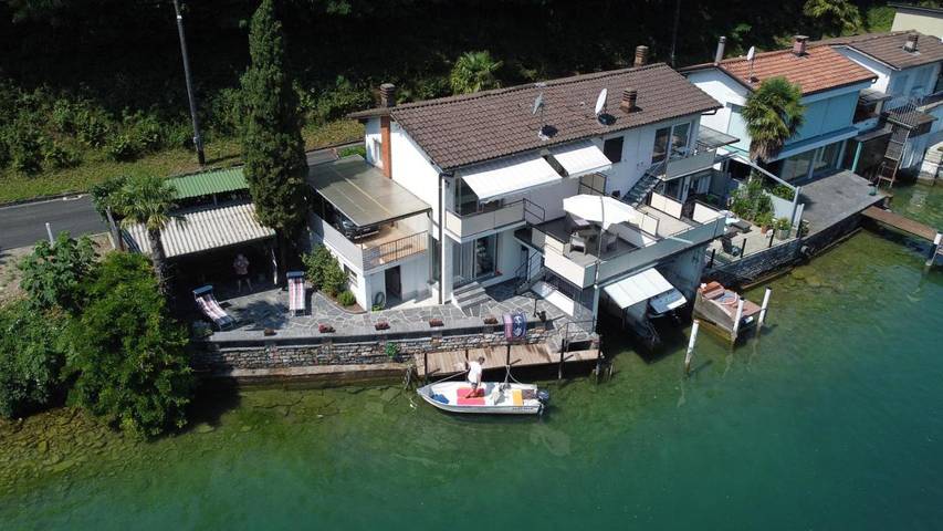 Location de vacances pour 4 personnes, avec vue ainsi que vue sur le lac et jardin dans Riva San Vitale - 2