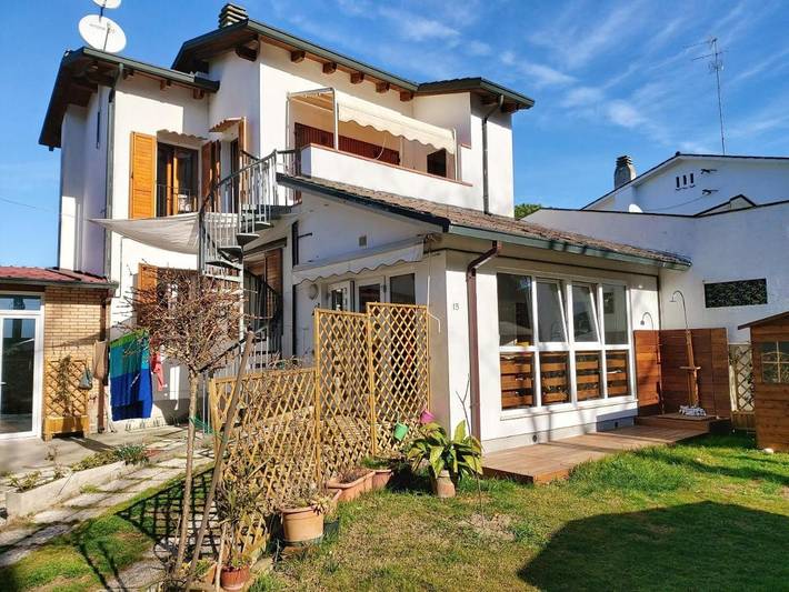 Location de vacances pour 6 personnes, avec jardin et terrasse, animaux acceptés à Marina di Ravenna