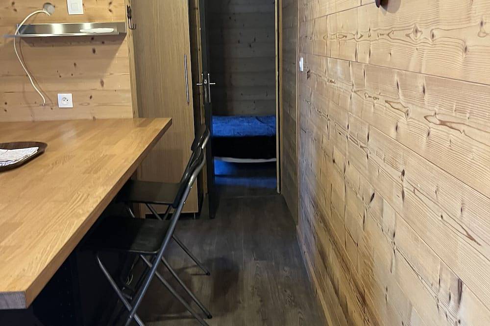 Entire apartment, Garden apartment in chalet in Vars, Briançon region