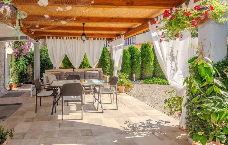 Appartement de vacances entier, Appartement en bord de mer avec WiFi, climatisation, parking et terrasse in Nin, Région de Zadar