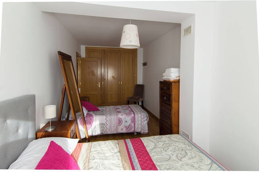 Haus zum Genießen mit Familie und Freunden, nur 8 Minuten von der Innenstadt von Segovia entfernt. in Revenga, Segovia