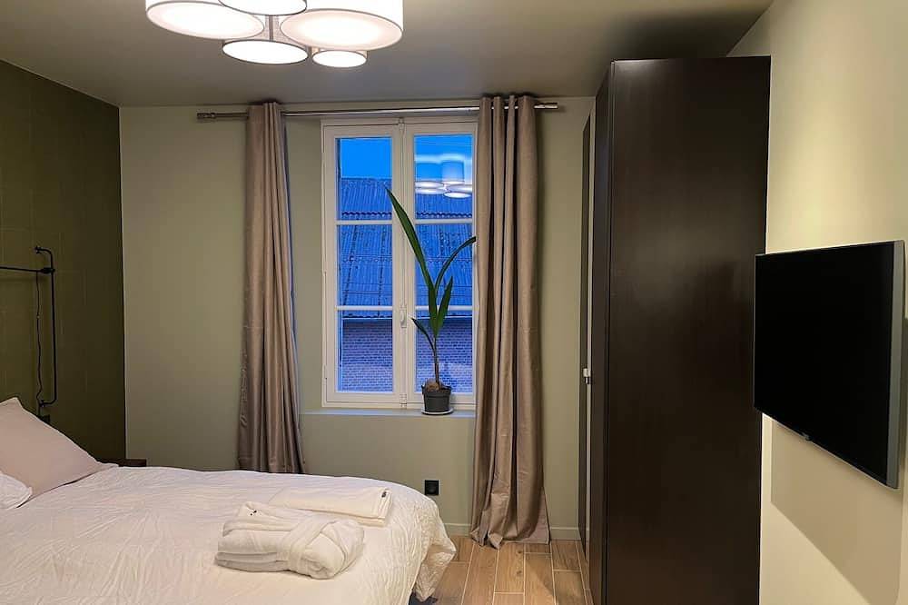 Appartement entier, Chambre double avec salle de bain in Villers-Cotterêts, Aisne