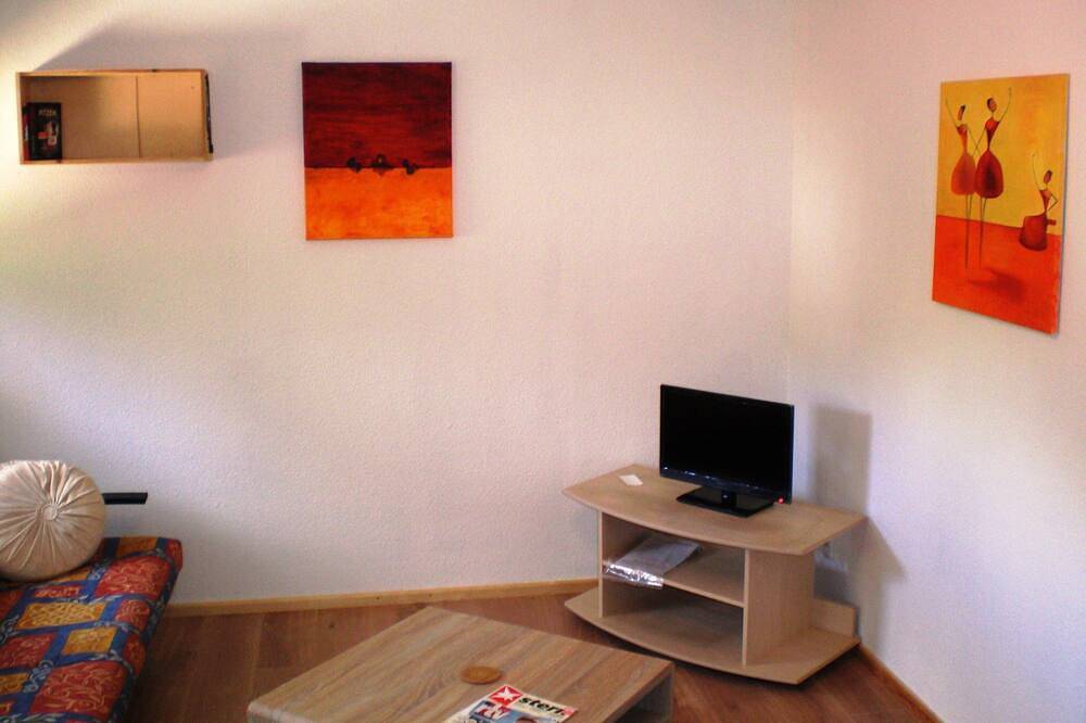 Ganze Wohnung, Moderne, vollausgestattete 2 Zikb Nichtraucher-Ferienwohnung in ruhiger Umgebung in Oldenburg, Niedersachsen