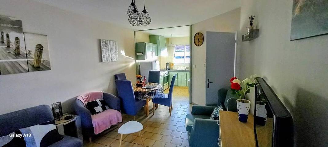 Appartement de vacances pour 2 personnes, avec terrasse ainsi que vue et piscine