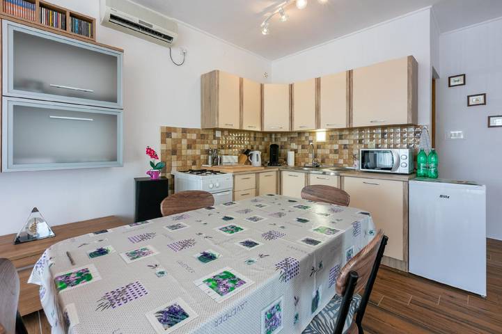 Ferienwohnung für 3 Personen, mit Terrasse in Selce - 4