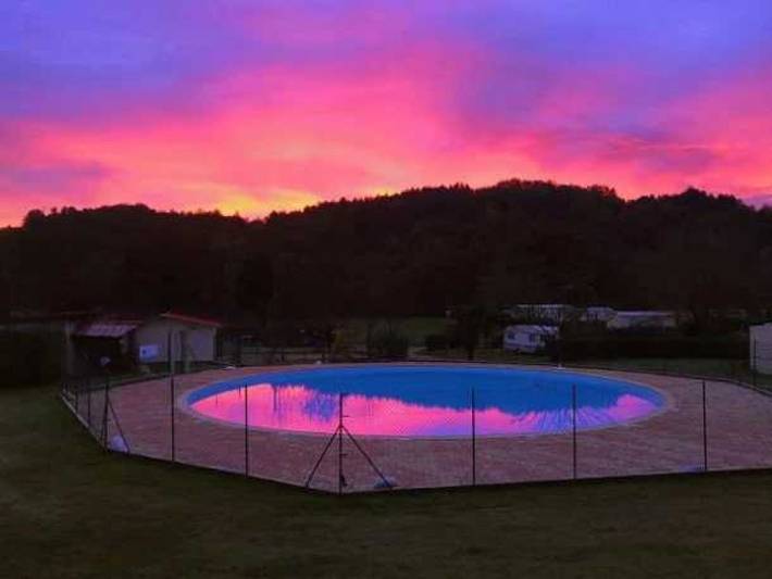 Camping pour 8 personnes, avec piscine dans Haute-Garonne