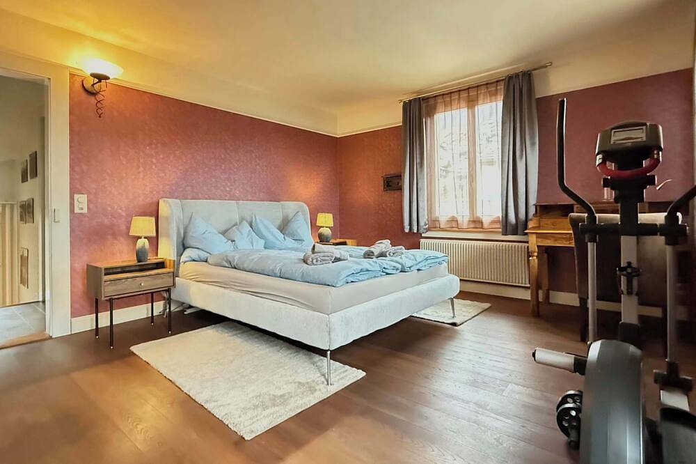 Lake and Mountain View Villa with Hot Tub & Garden in Hilterfingen, Thunersee