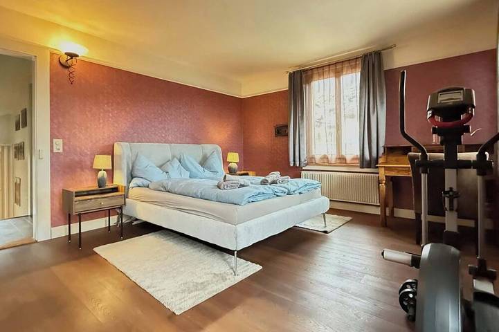 Lake and Mountain View Villa with Hot Tub & Garden in Hünibach, Hilterfingen