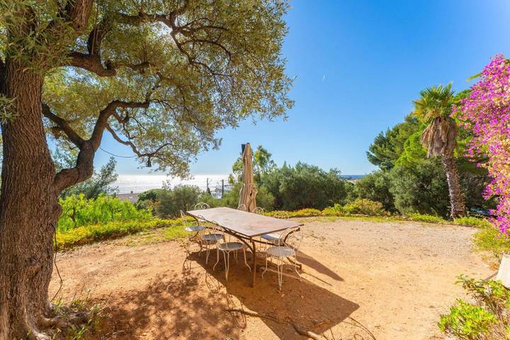 Villa pour 4 personnes, avec jardin ainsi que terrasse et vue à Bandol