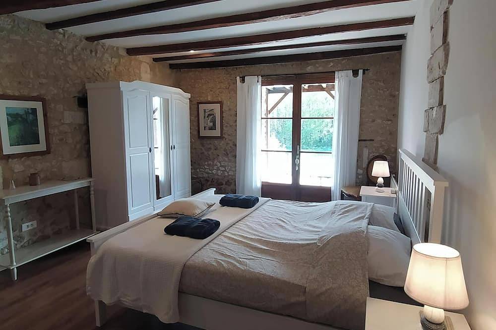 5 Bedroom countryside gite with heated  pool close to Chalais, terraces & garden in Chalais, Charente