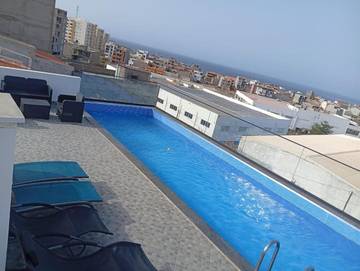 Gîte pour 6 personnes, avec piscine ainsi que vue et terrasse dans Praia