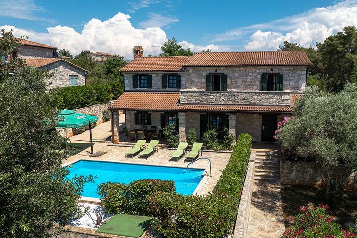 Villa für 6 Personen, mit Garten und Pool - 1