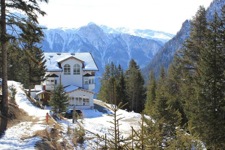 Ferienwohnung für 4 Personen, mit Balkon und Terrasse sowie Garten und Sauna in Spiss