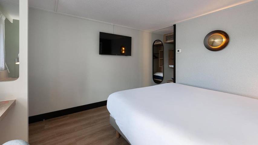 Hôtel pour 2 personnes, avec terrasse à Épône - 3