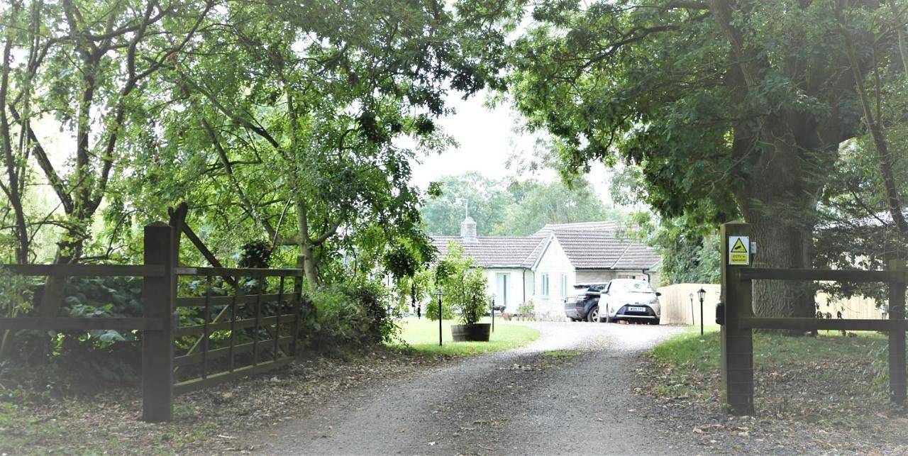Comfort Triple Room with Shower in Holton (Somerset), Somerset