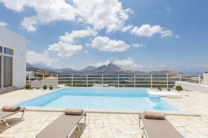 Villa for 4 personer, med terrasse og badebasseng på Kreta