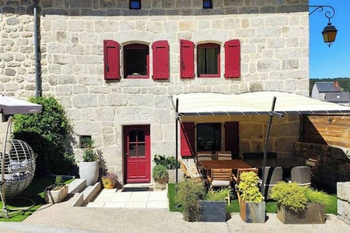 Gîte pour 10 personnes, avec jacuzzi dans Saint-Just (Val-d'Arcomie)