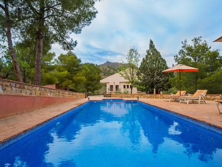 Casa de vacaciones para 6 personas, con piscina además de terraza y jardín - 1