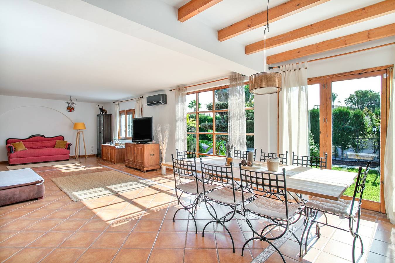 Ferienhaus 'Beniarbeig' mit Bergblick, Wi-Fi und Klimaanlage in El Campello, Costa Blanca