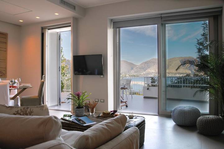 Casa vacanza per 4 persone, con Balcone e Terrazza nonché Giardino e Panorama a Addaura