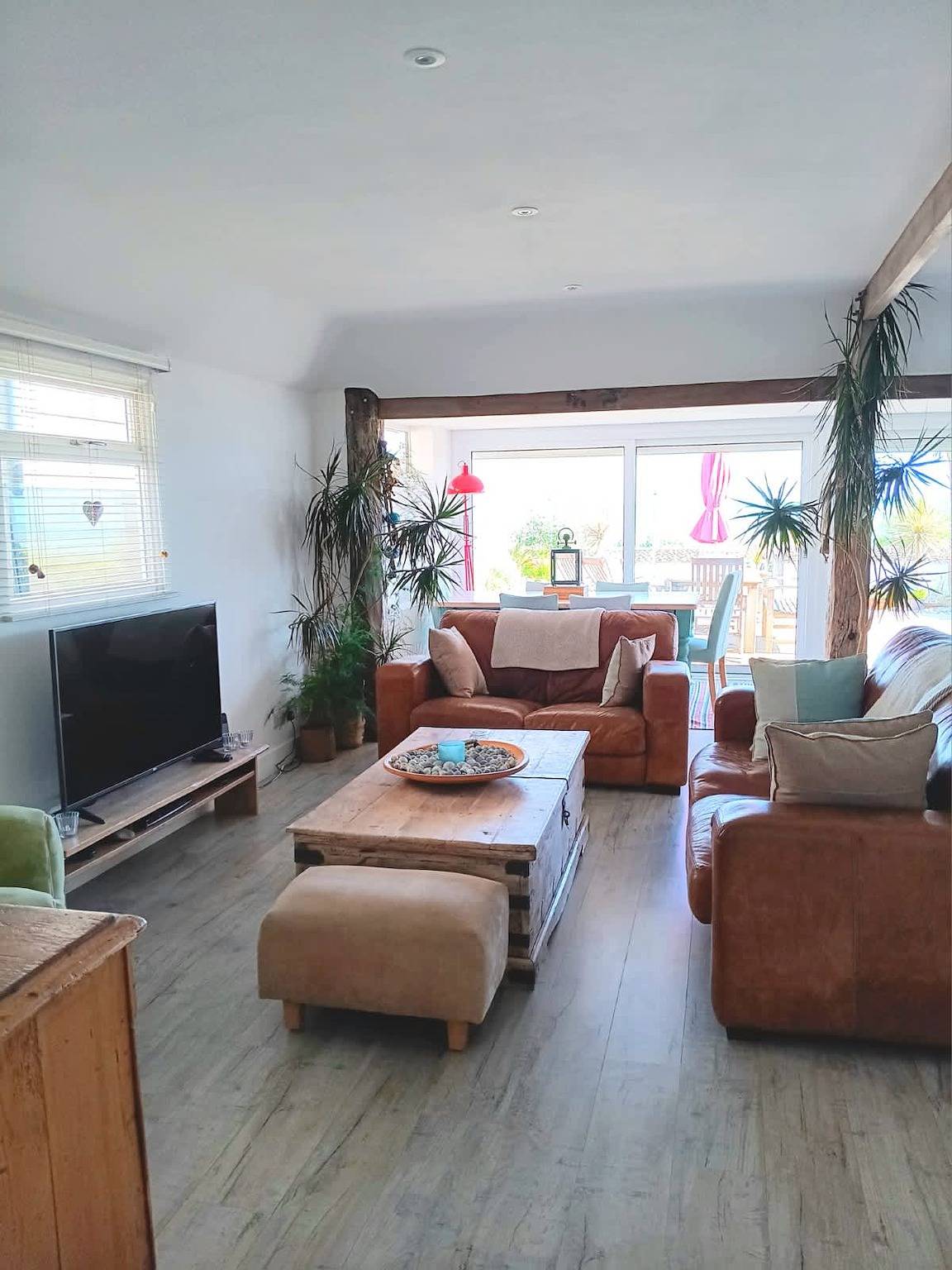 Oceanfront Bungalow: Family & Pet-Friendly Retreat in Pevensey, East Sussex