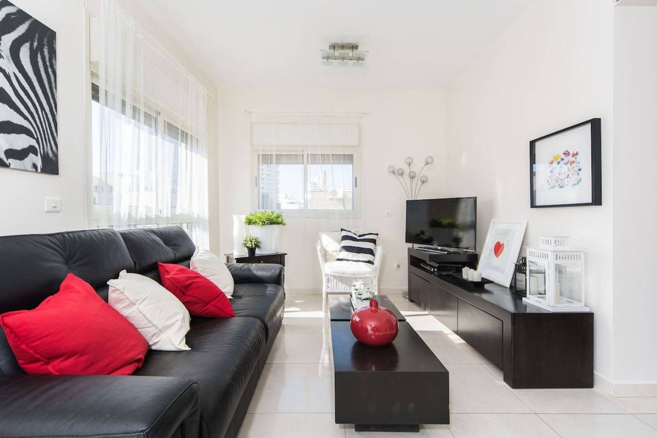 Appartement entier, Spacious Duplex with Terrace 3-min From the Beach + Mamad in Tel Aviv, District de Tel Aviv