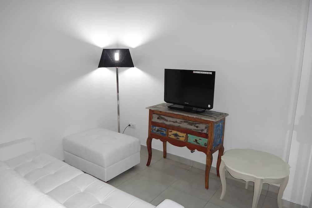 Entire apartment, 3-room apartment in a small Majorcan residence with sea view and close proximity, comfort in Port d'Andratx, Andratx