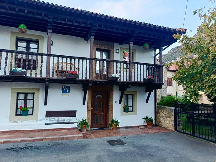 Casa rural para 10 personas, con Balcón y Terraza además de Jardín y Vistas en Poo de Cabrales