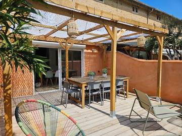 Location de vacances pour 10 personnes, avec terrasse et jardin dans Salin-de-Giraud