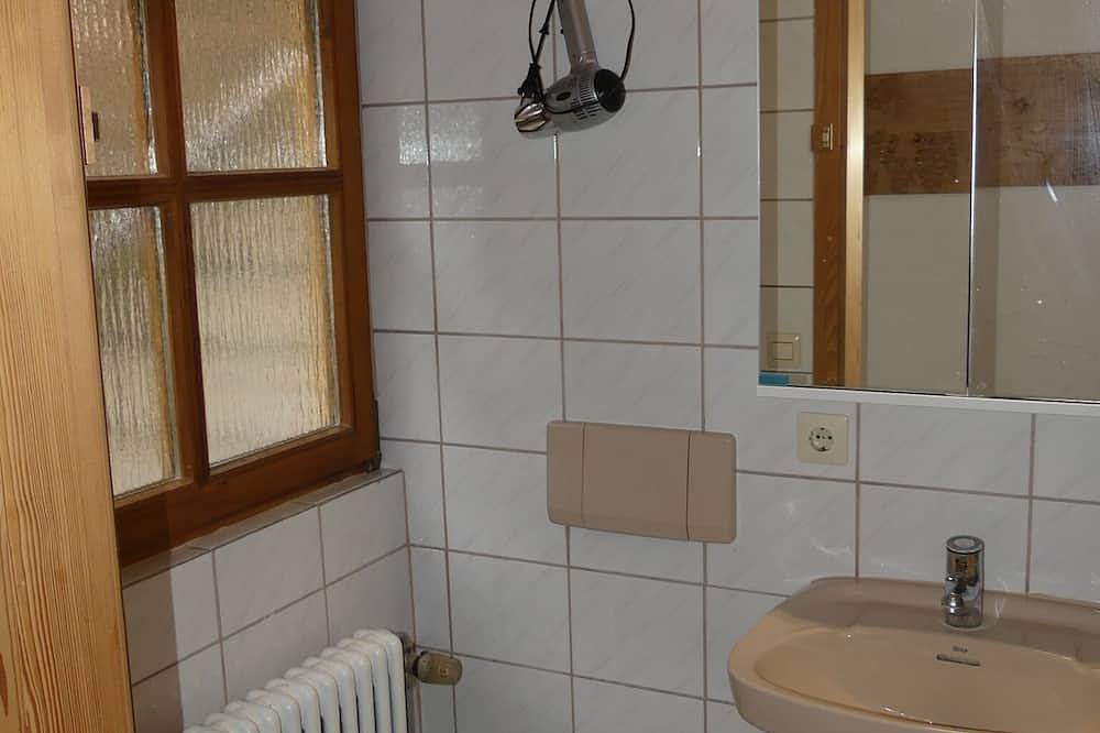 Ganze Wohnung, Renovierte, gemütliche Ferienwohnung mit Gartennutzung in St. Georgen, Mittlerer Schwarzwald