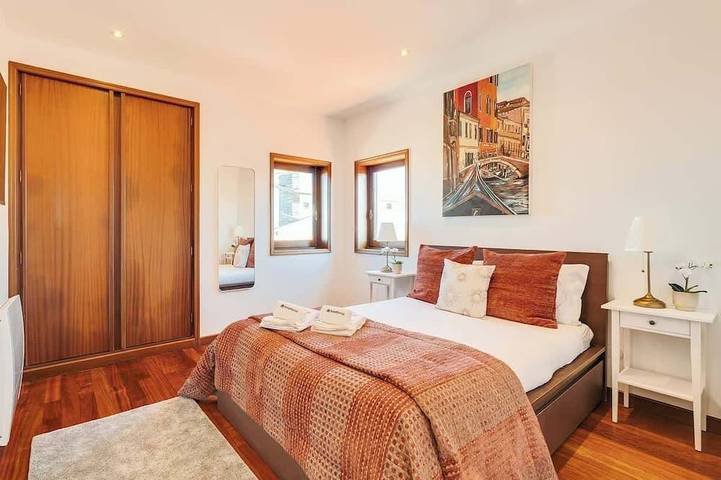 Location de vacances pour 10 personnes, avec jardin ainsi que jacuzzi et balcon, animaux acceptés dans Vila Chã - 2