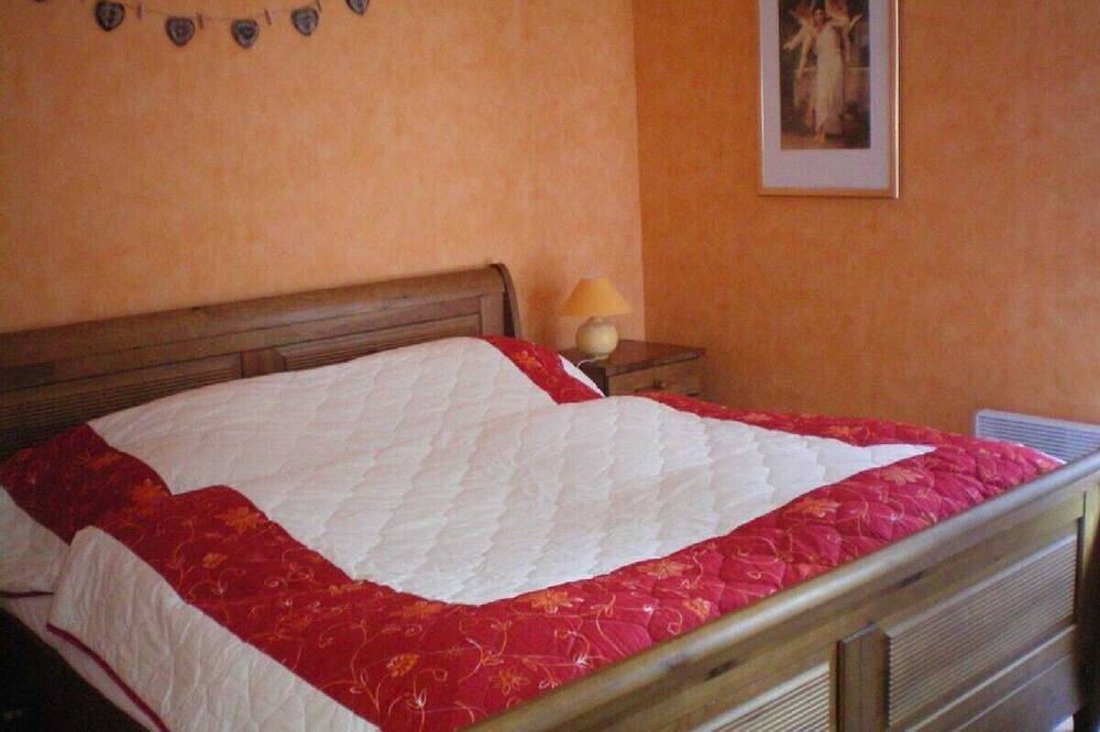 Nice holiday home with studio and private pool in a quiet location on the vineyard. in Rosières (Ardèche), Parc naturel régional des Monts d'Ardèche