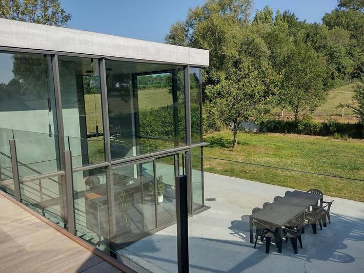 Location de vacances pour 9 personnes, avec Balcon et Terrasse ainsi que Jardin et Vue à Leeuw-Saint-Pierre